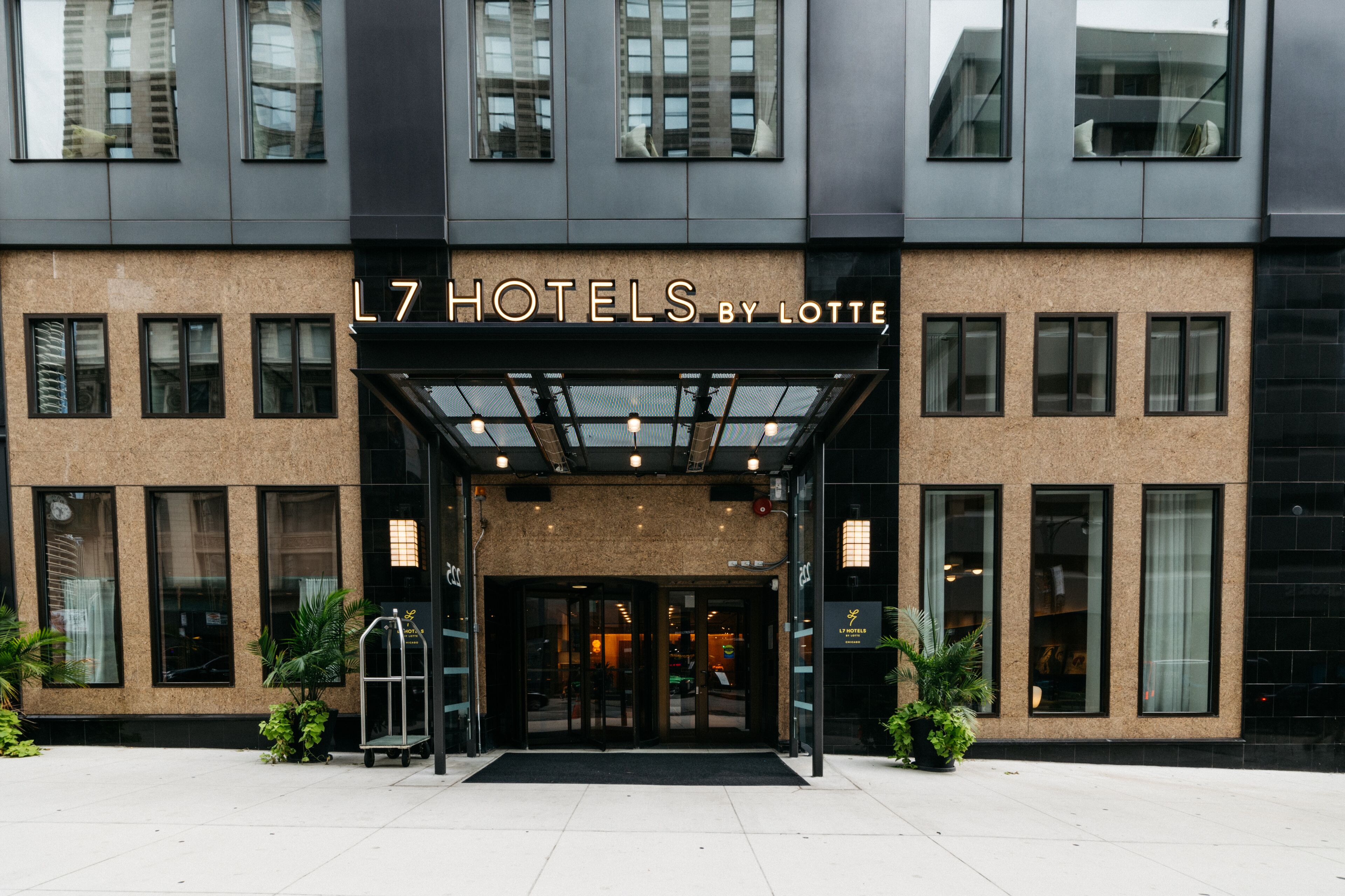 Hotels near bally's shop