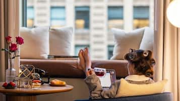 TV LCD 55 polegadas com canais a cabo, TV, filmes pagos