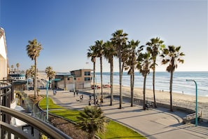 A coastal promenade with palm trees, a beach, and a medical building. - Ocean Park Inn (San Diego)