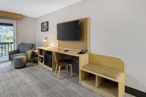 Standard Room, Multiple Beds, Refrigerator & Microwave, Courtyard View | Iron/ironing board, bed sheets