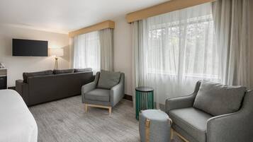 Suite, 1 King Bed, Balcony, Courtyard View | Iron/ironing board, bed sheets