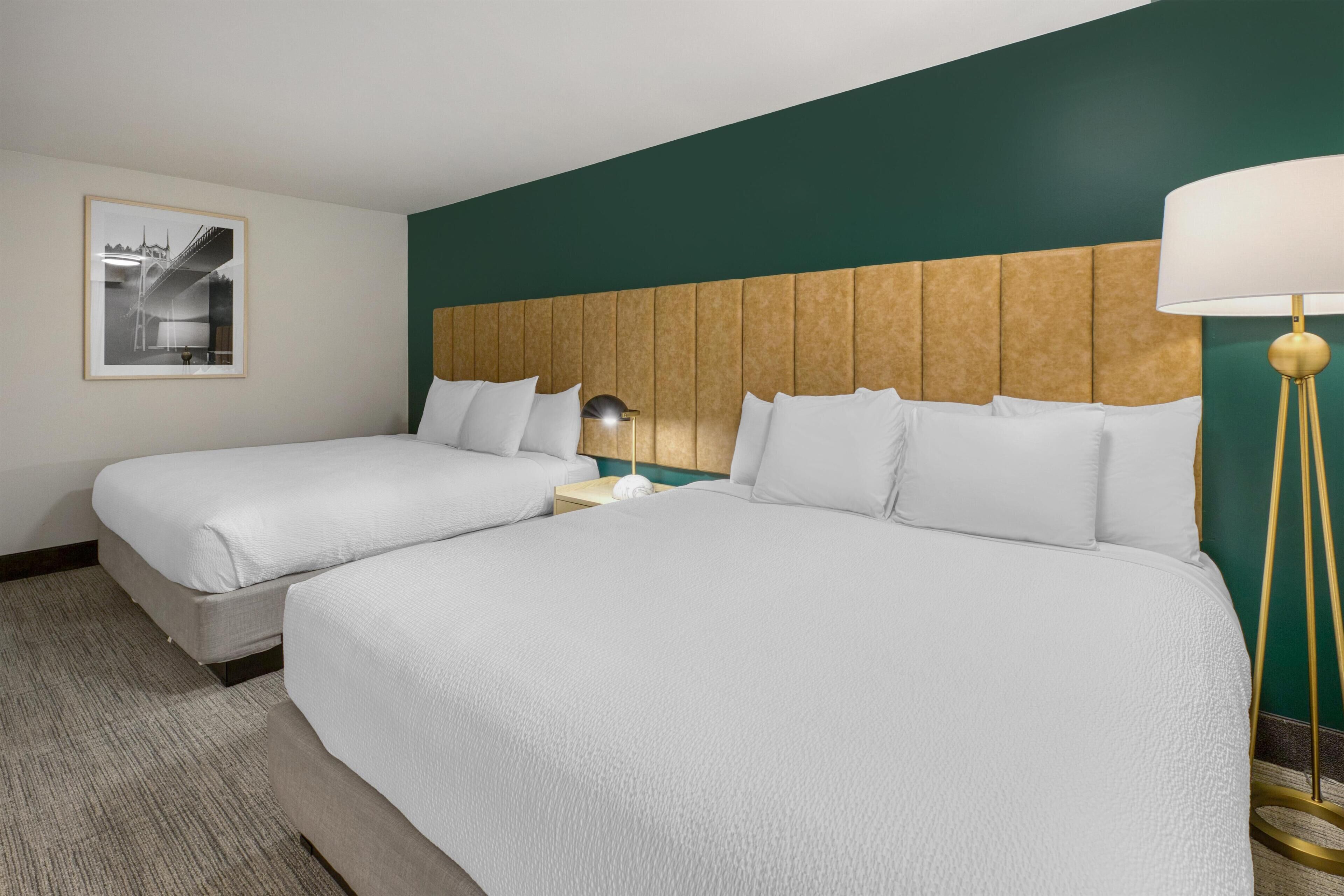 Standard Room, Multiple Beds, Refrigerator & Microwave, Courtyard View | Iron/ironing board, bed sheets