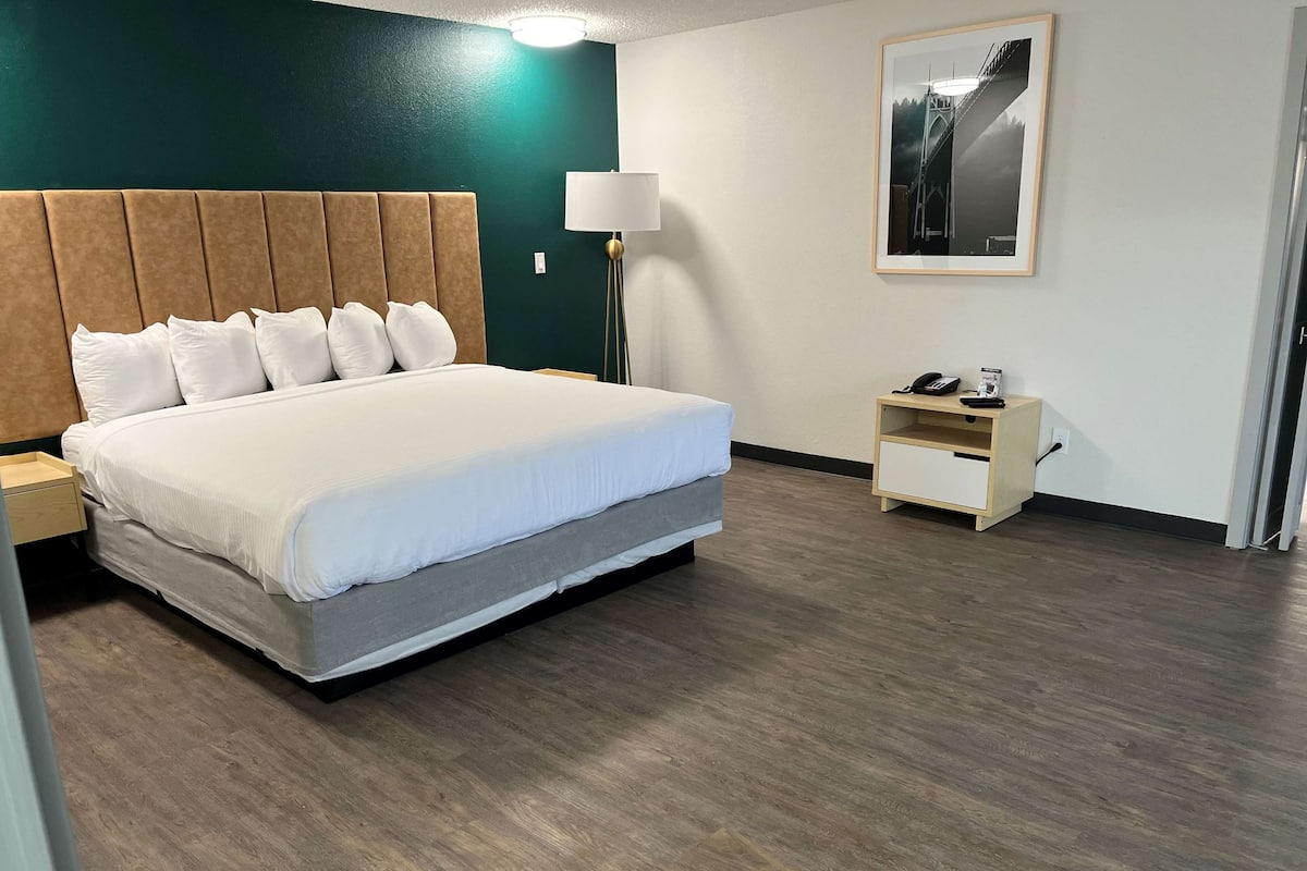 Suite, 1 King Bed, Balcony, Pool View | Iron/ironing board, bed sheets