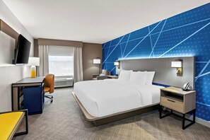 Hypo-allergenic bedding, in-room safe, desk, laptop workspace - Comfort Inn & Suites Prince George - Fort Lee (Prince George)