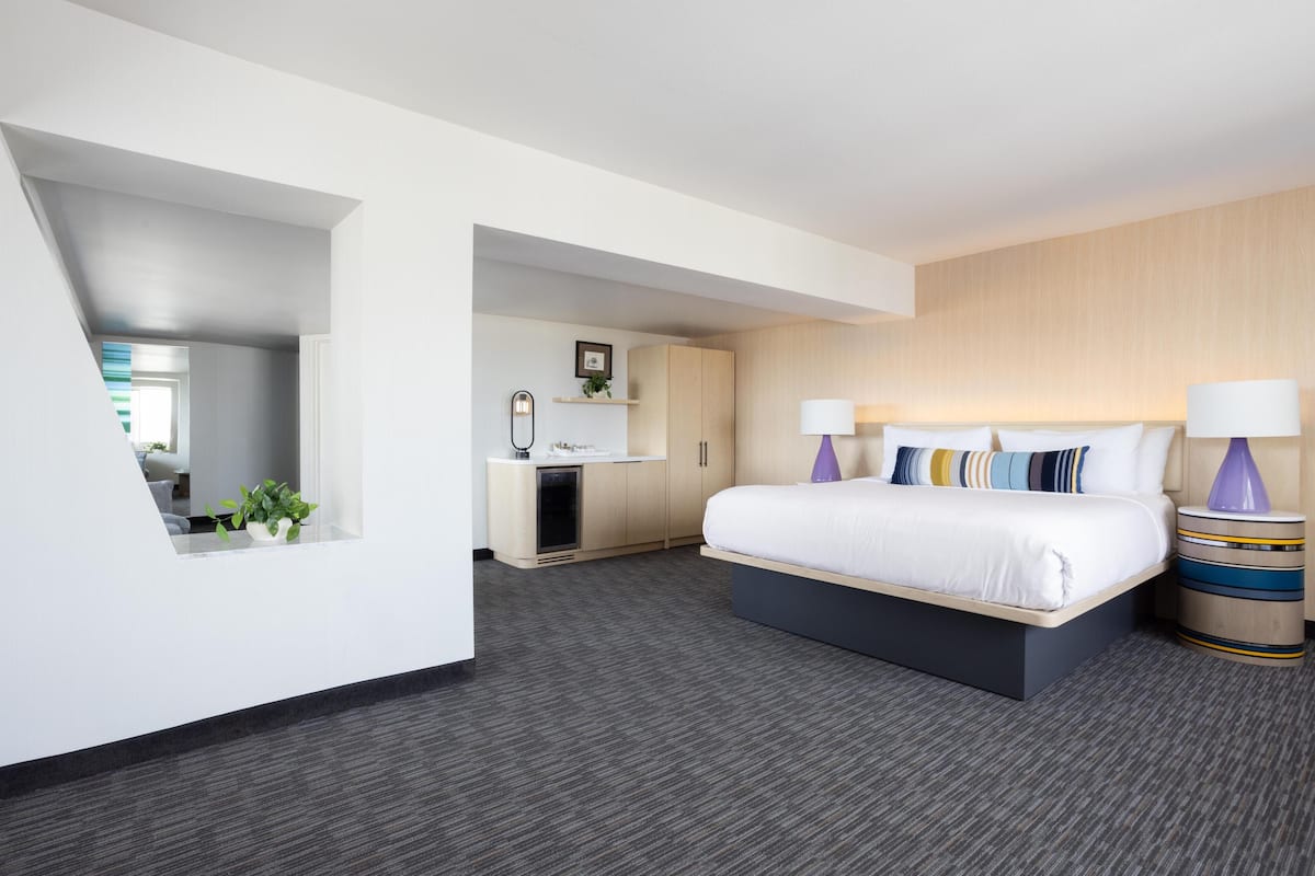 Premium bedding, down comforters, in-room safe, desk