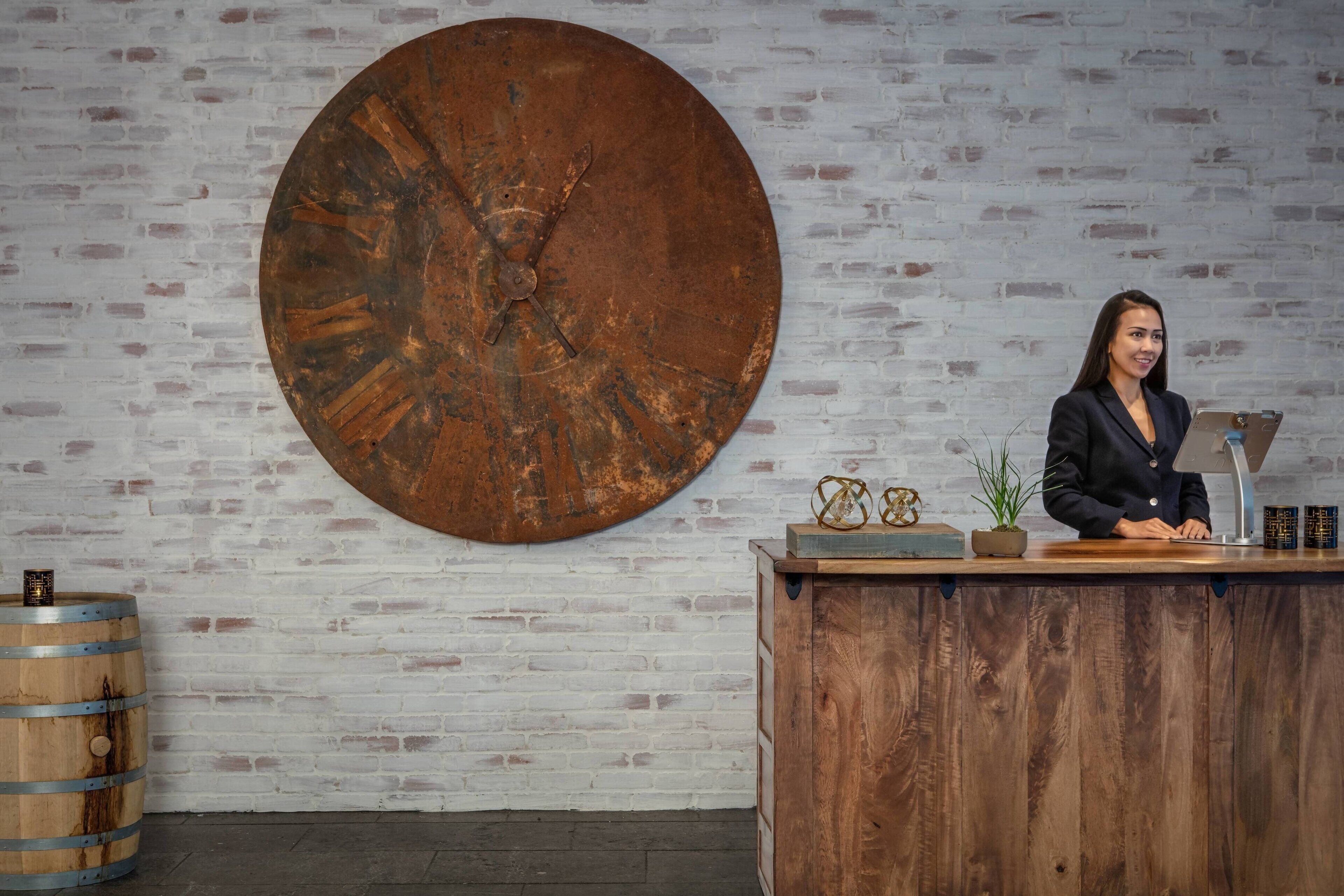 breakfast, dinner, brunch served; american cuisine