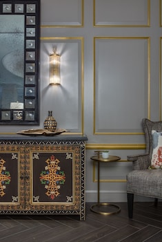 Hotel entrance and lobby at The Alexandrian Old Town Alexandria, Autograph Collection