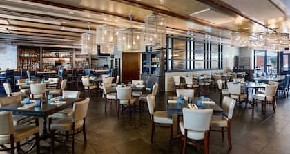 The Alexandrian Old Town Alexandria, Autograph Collection