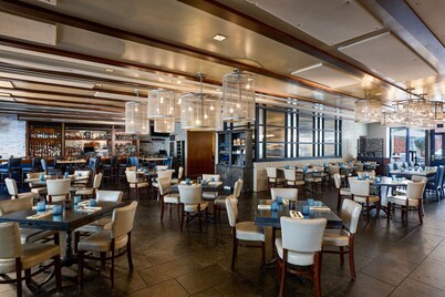 The Alexandrian Old Town Alexandria, Autograph Collection