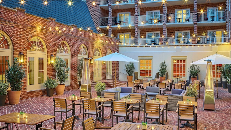 The Alexandrian Old Town Alexandria, Autograph Collection