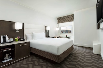 Superior Room, 1 Queen Bed | Egyptian cotton sheets, premium bedding, pillowtop beds, in-room safe at Hilton Boston Park Plaza