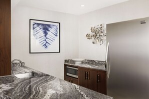 Suite, 1 Bedroom, Terrace (Garden) | Private kitchen | Coffee/tea maker