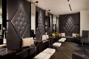 Coin salon dans le hall