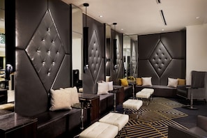 Coin salon dans le hall