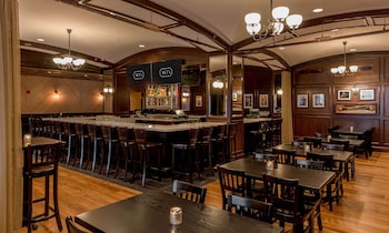 3 bars/lounges at Hilton Boston Park Plaza