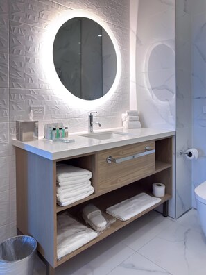 Hypo-allergenic bedding, in-room safe, desk, laptop workspace - Radisson Hotel Trinidad (Port of Spain)
