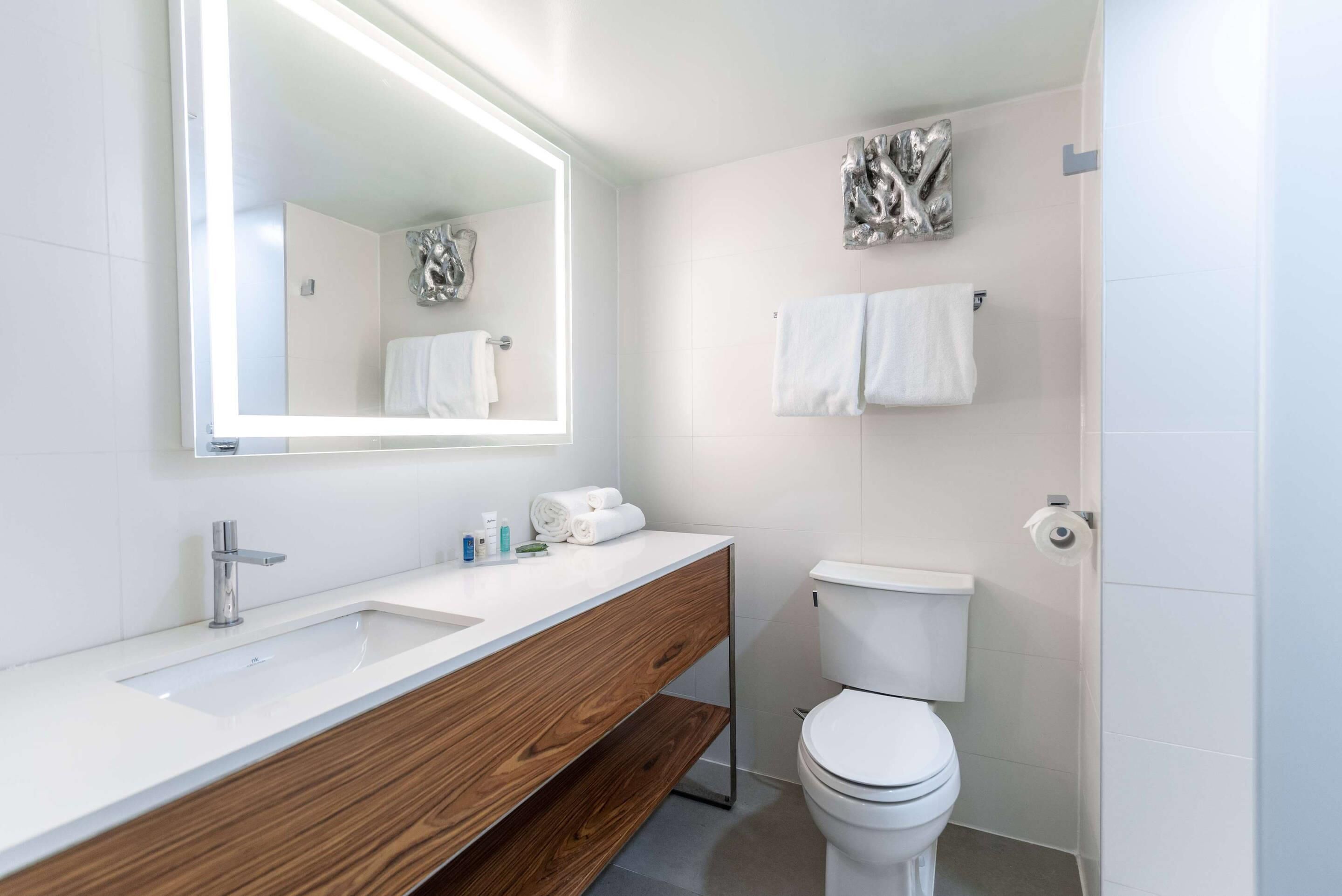 Allergitestet sengetøy, safe på rommet og skrivebord