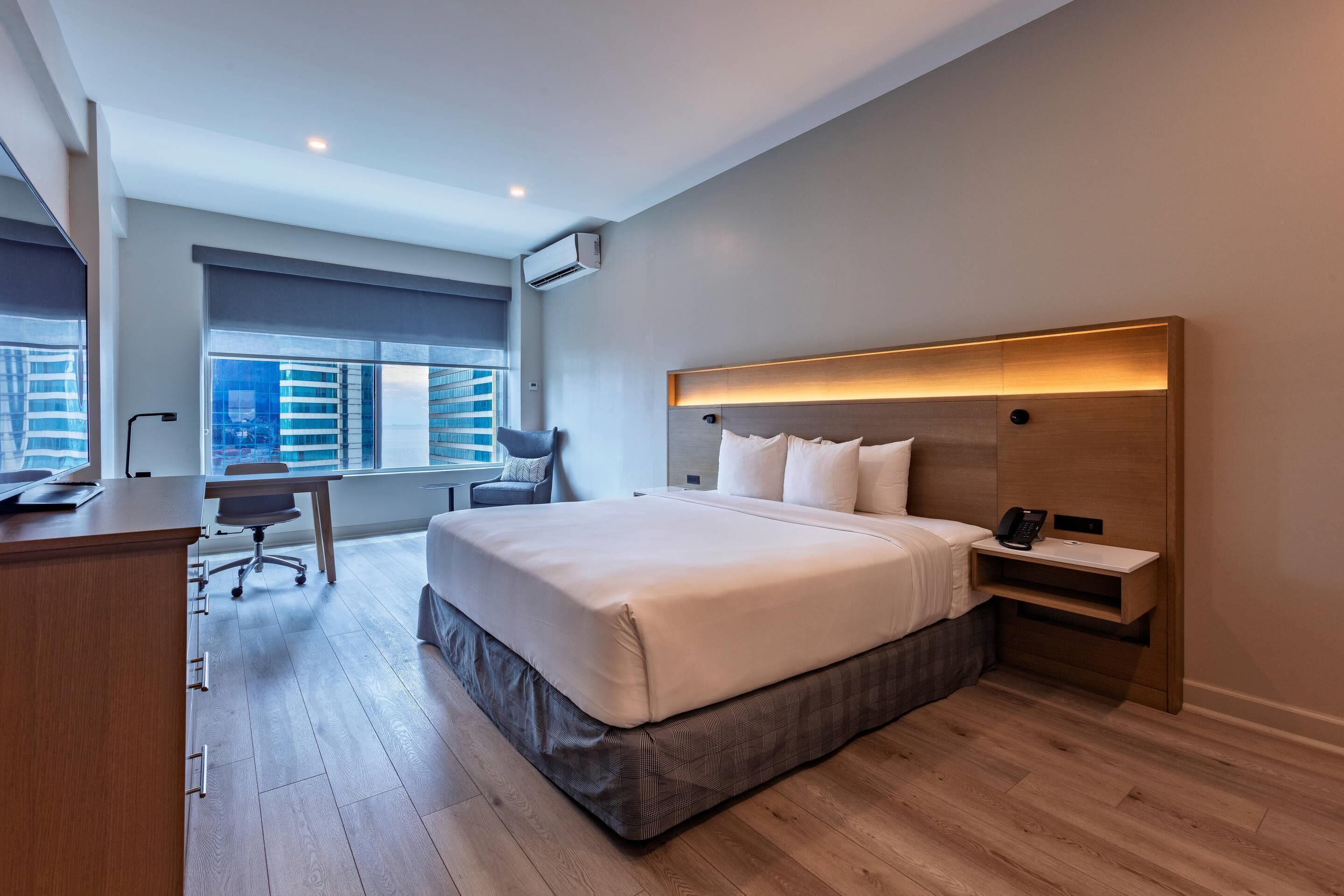 Suite, 2 Bedrooms, City View