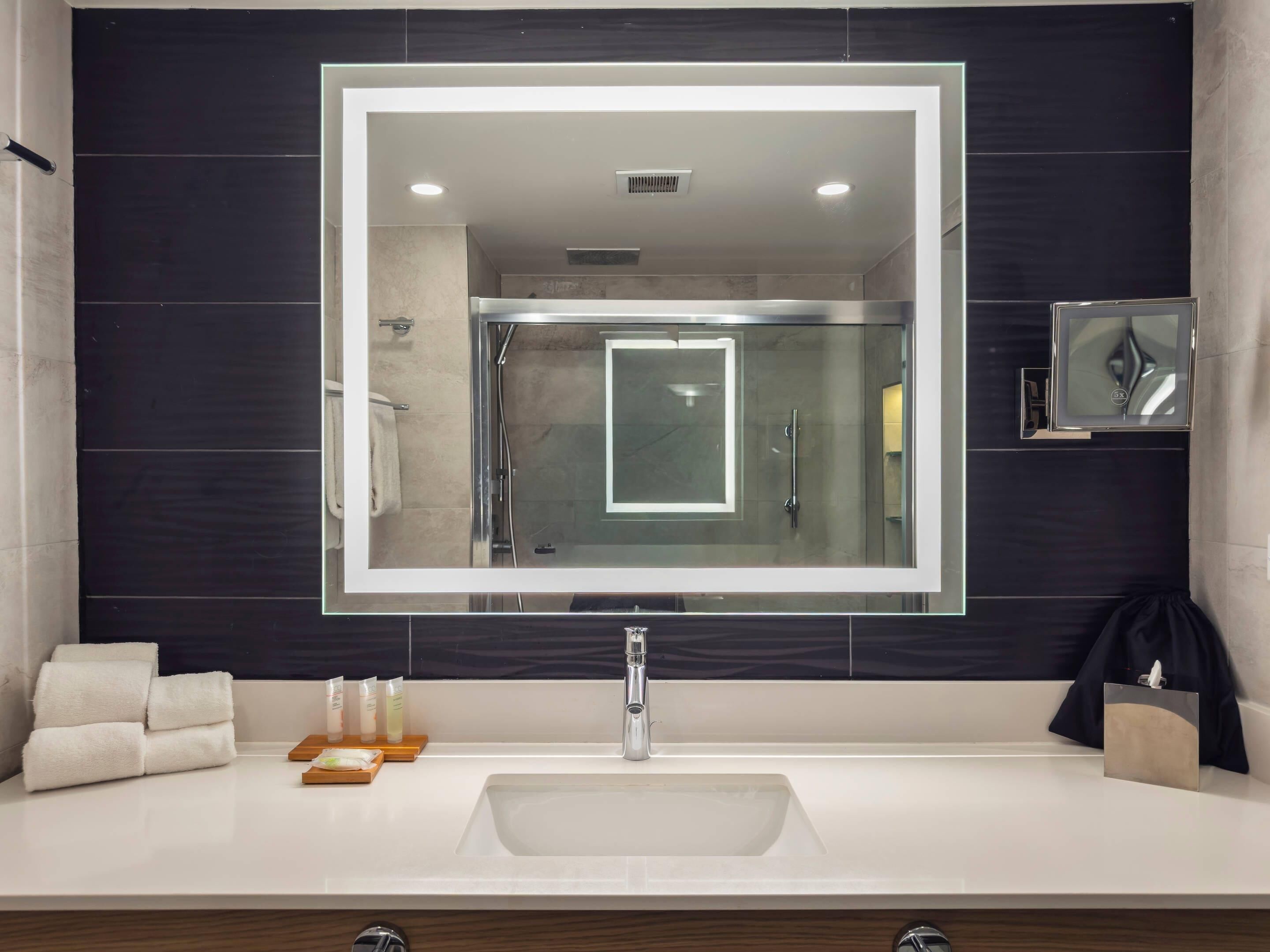 Hypo-allergenic bedding, in-room safe, desk, laptop workspace