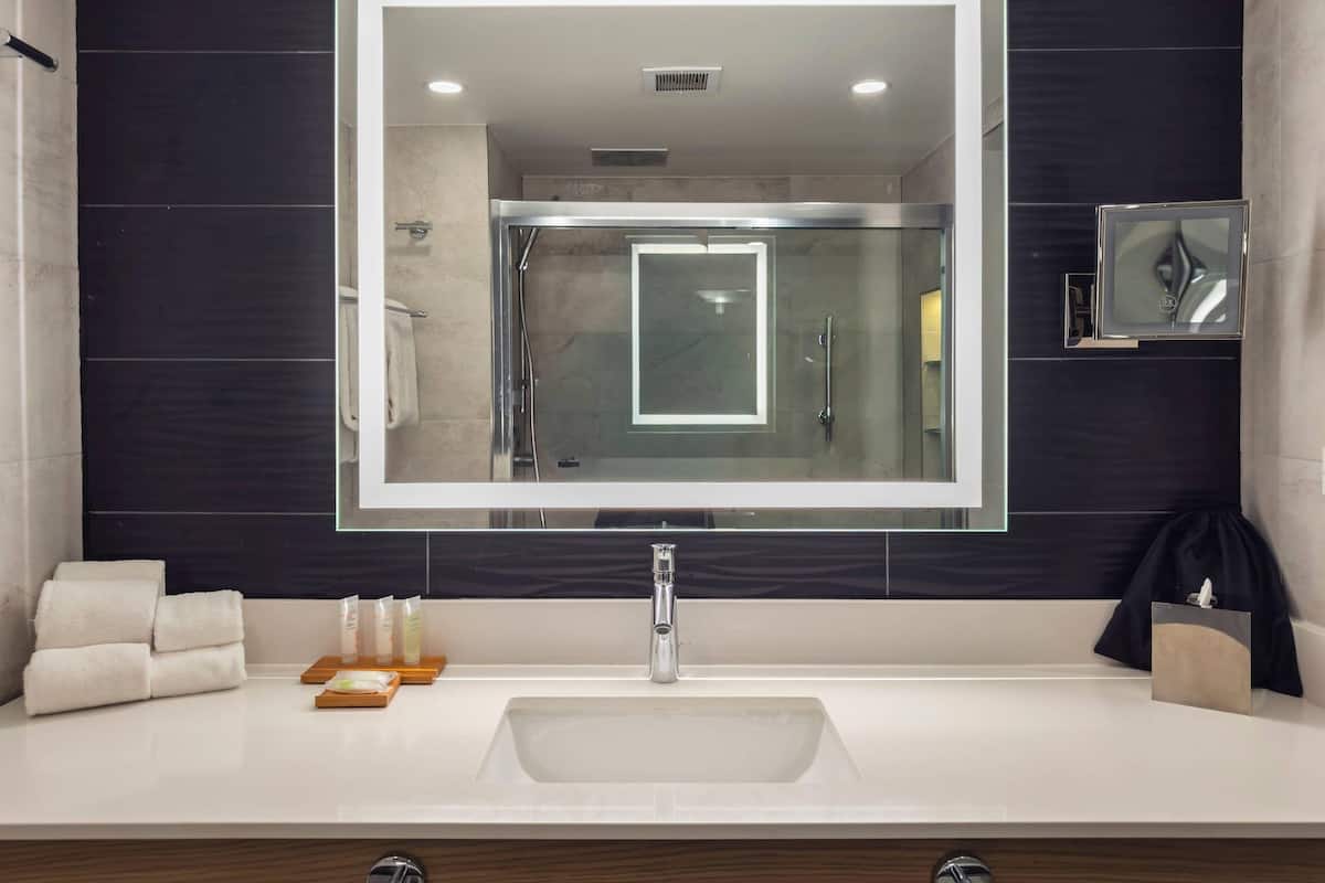 Hypo-allergenic bedding, in-room safe, desk, laptop workspace