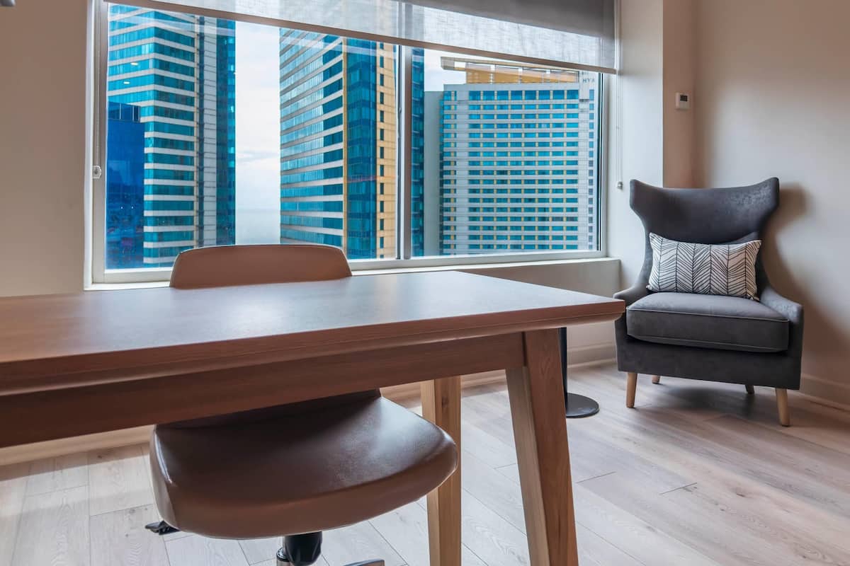 Suite, 2 Bedrooms, Balcony