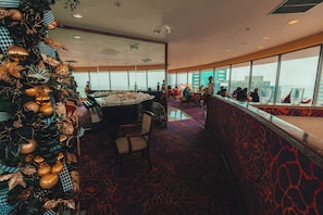 2 restaurants, breakfast, lunch, dinner served; international cuisine