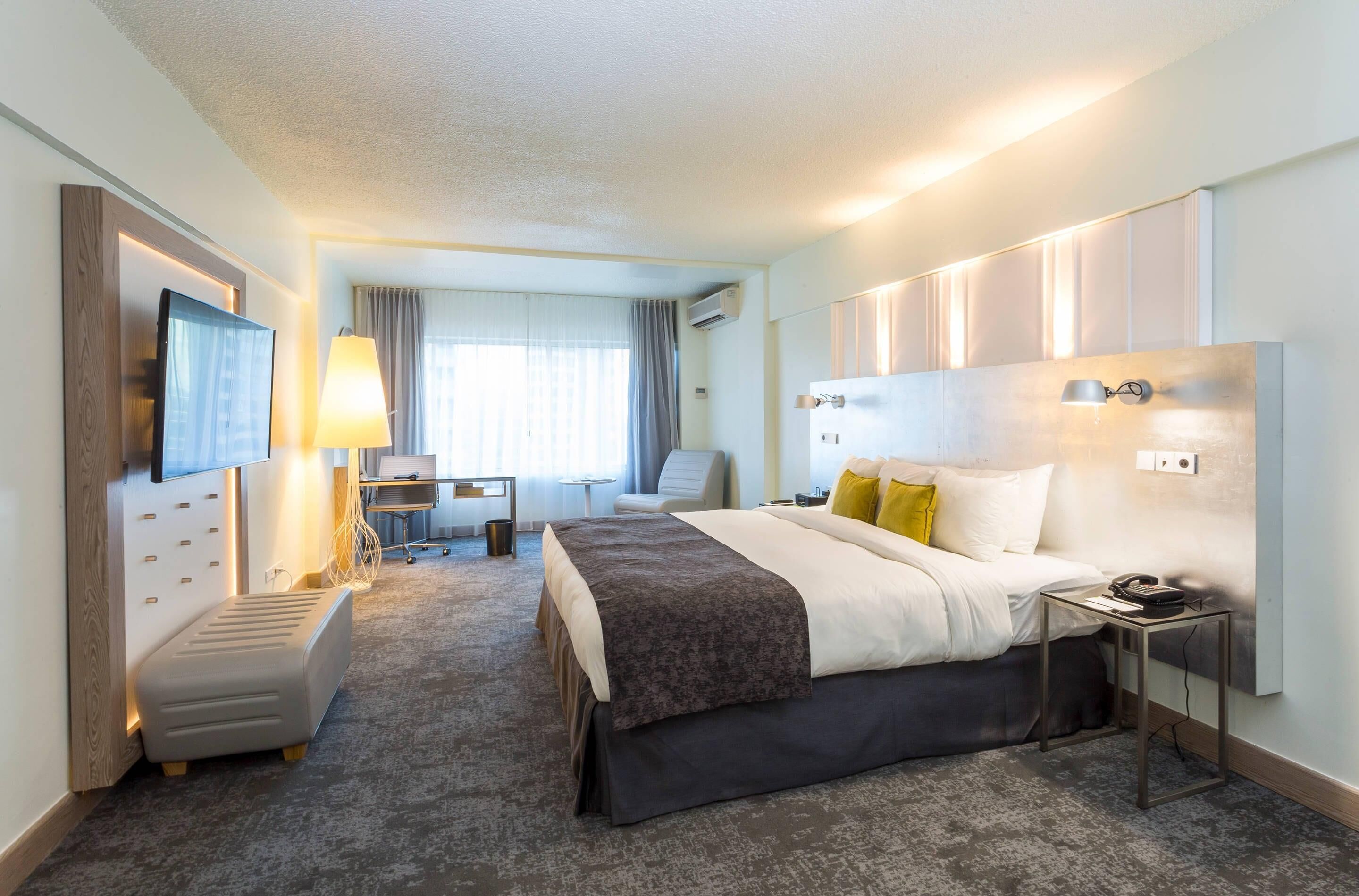 Hypo-allergenic bedding, in-room safe, desk, laptop workspace