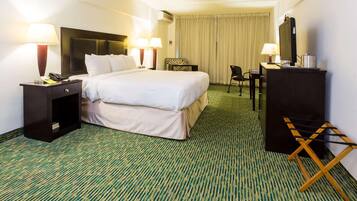 Hypo-allergenic bedding, in-room safe, desk, laptop workspace