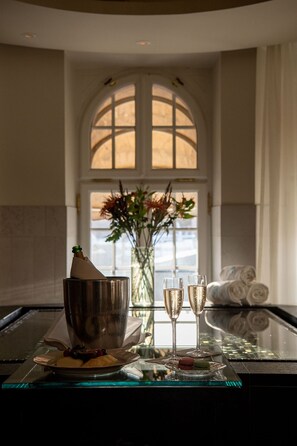Private spa tub