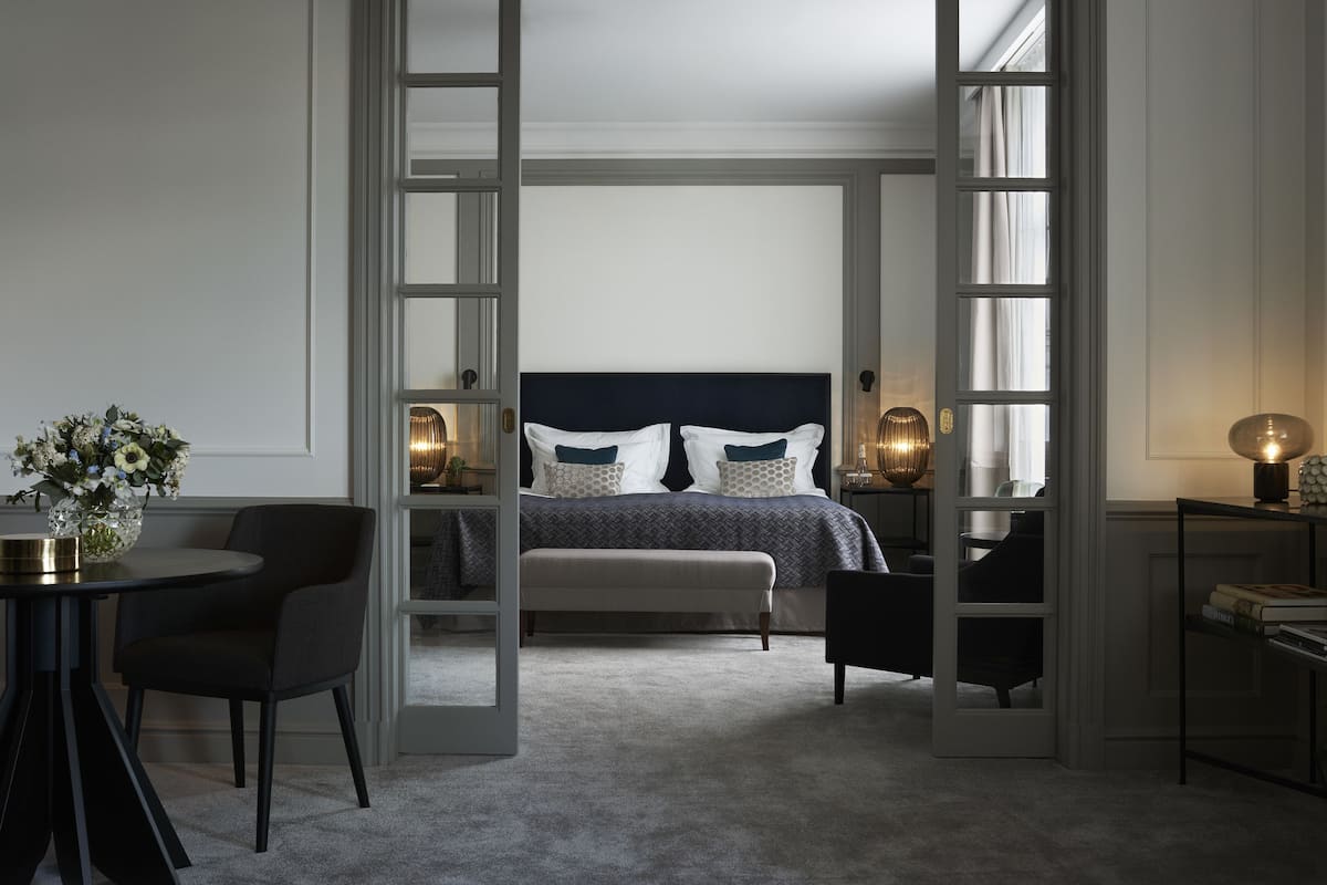 executive suite (water view) | 1 bedroom, egyptian cotton sheets, premium bedding, down duvets