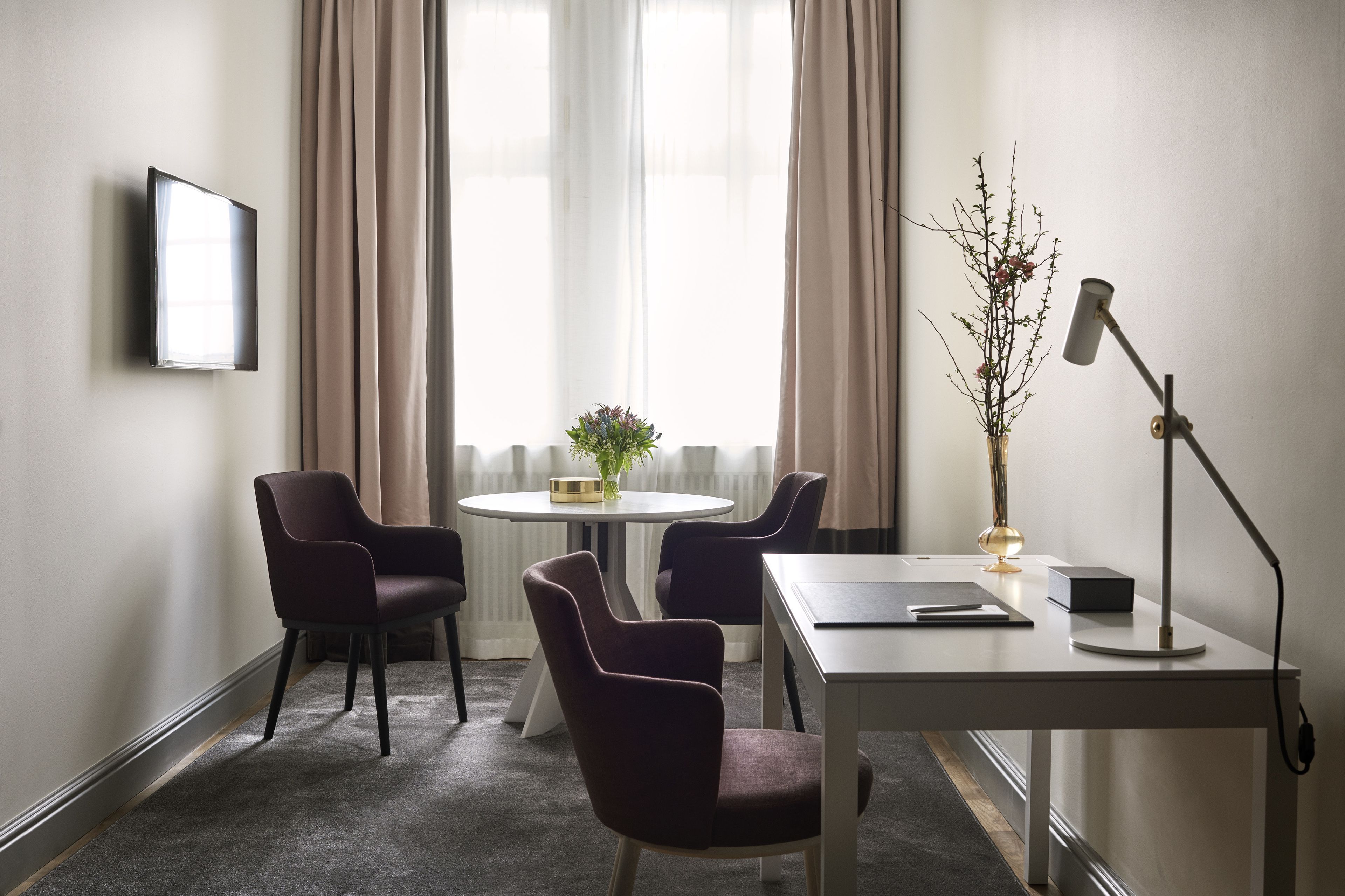 superior suite (water view) | room amenity