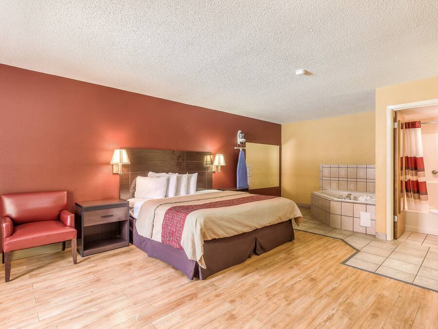 Superior-Zimmer, 1 King-Bett, Nichtraucher, Whirlpool | Schreibtisch, laptopgeeigneter Arbeitsplatz, Bügeleisen/Bügelbrett