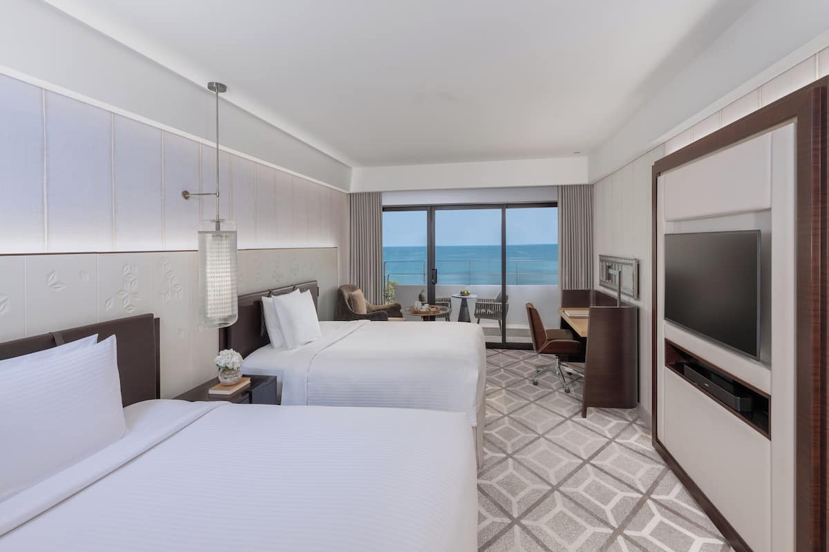 Egyptian cotton sheets, premium bedding, down comforters, minibar