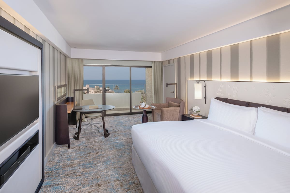 Egyptian cotton sheets, premium bedding, down comforters, minibar