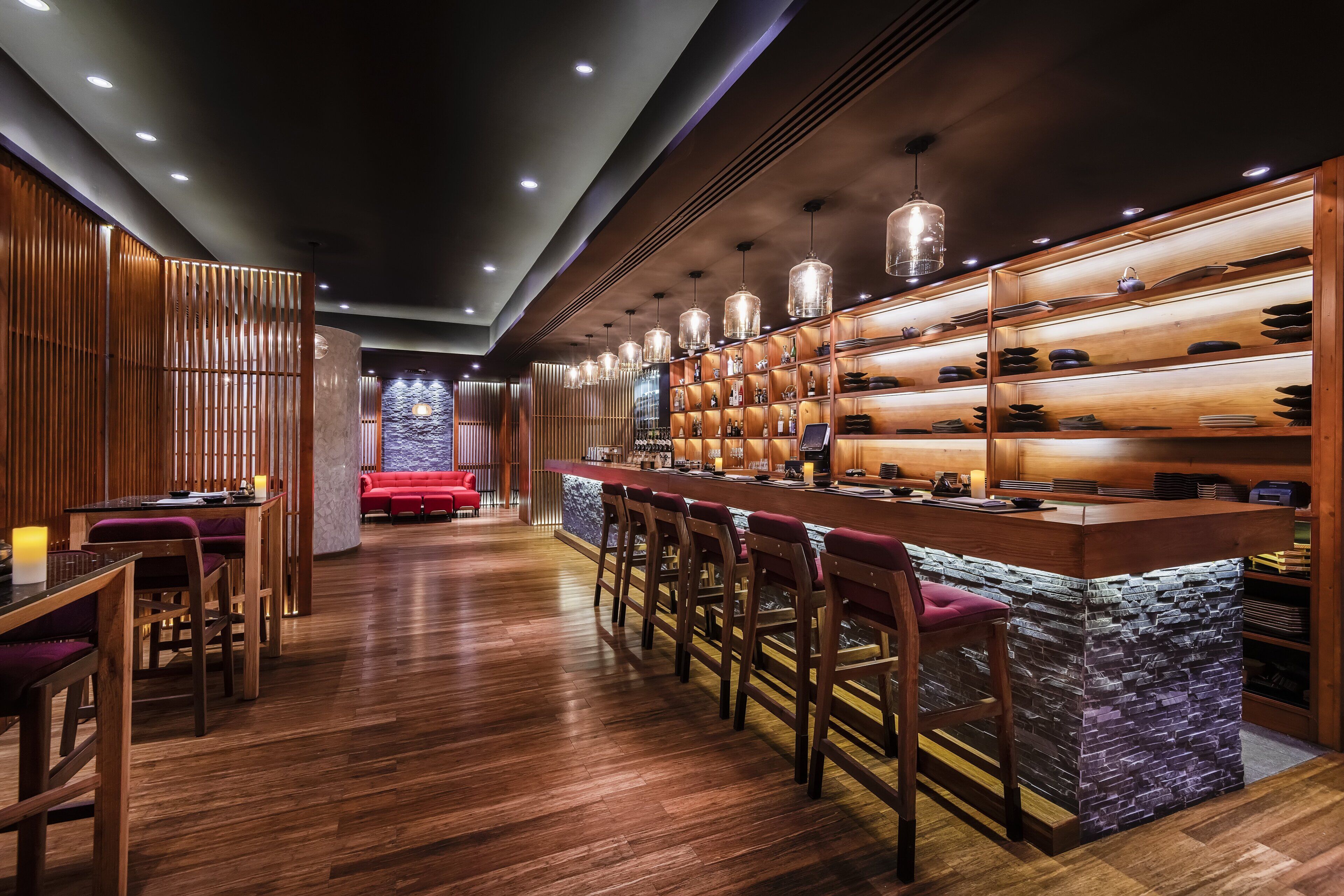 serves dinner and happy hour