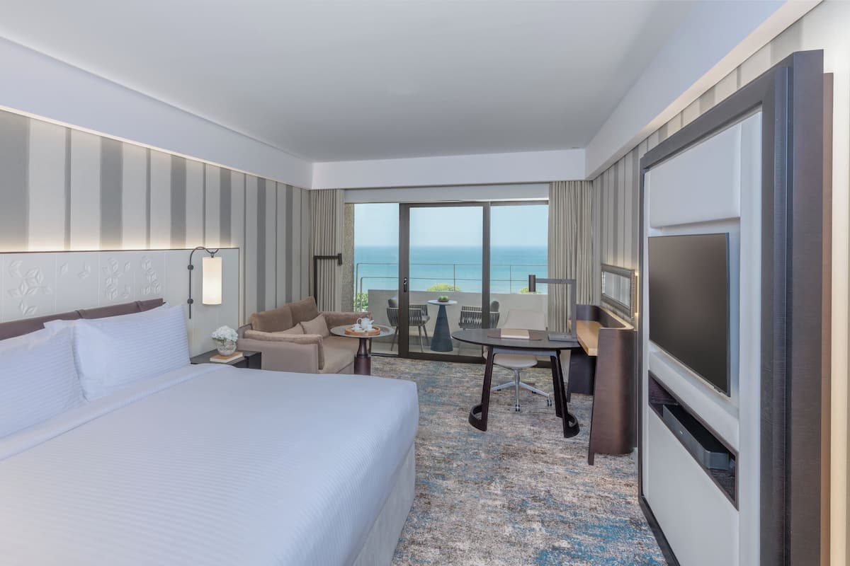 Egyptian cotton sheets, premium bedding, down duvets, minibar