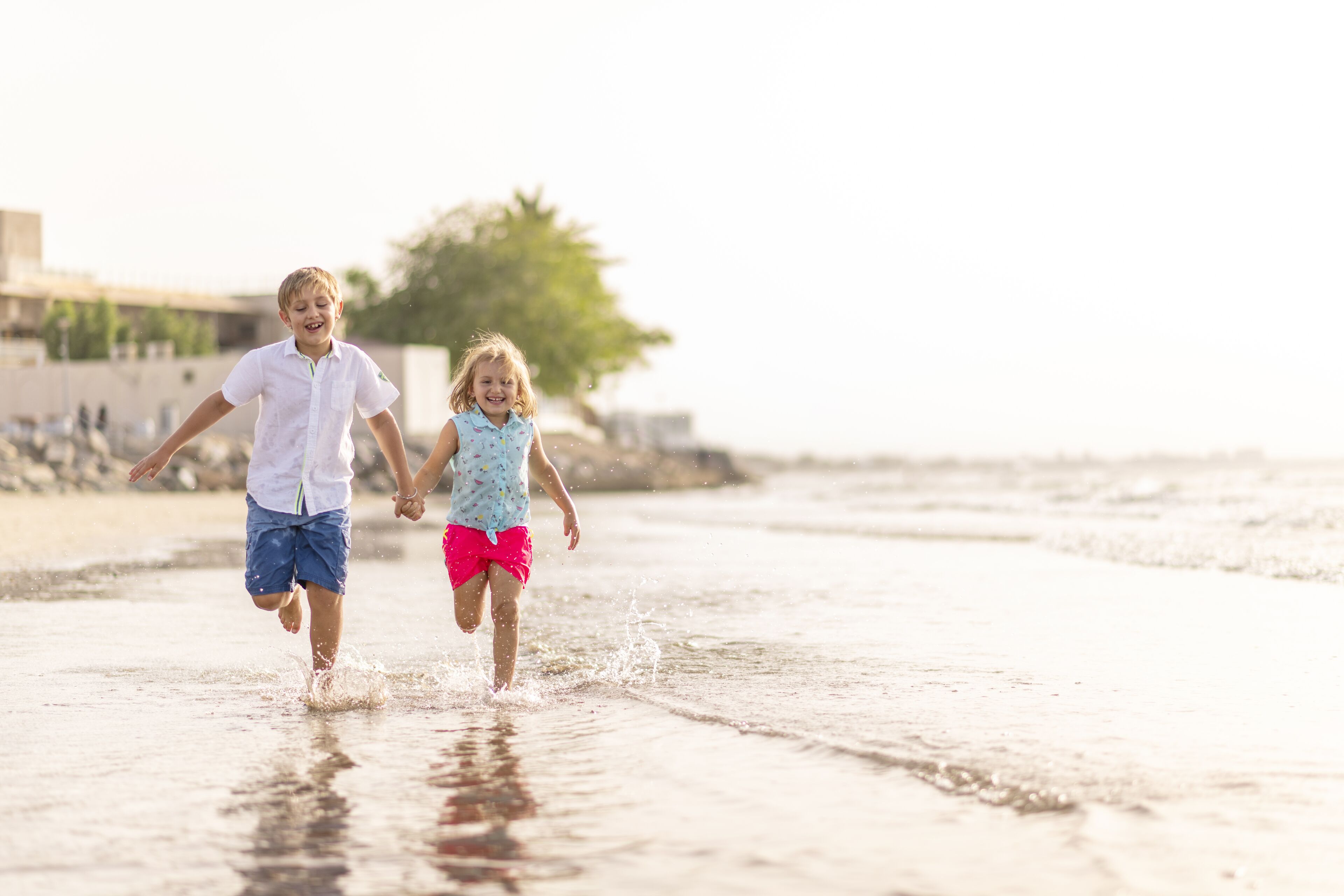 Trên bãi biển, khăn tắm biển 