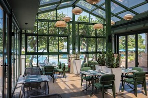 5 restaurants; ze serveren er ontbijt, lunch en diner 