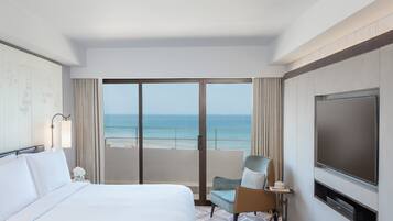 Egyptian cotton sheets, premium bedding, down duvets, minibar