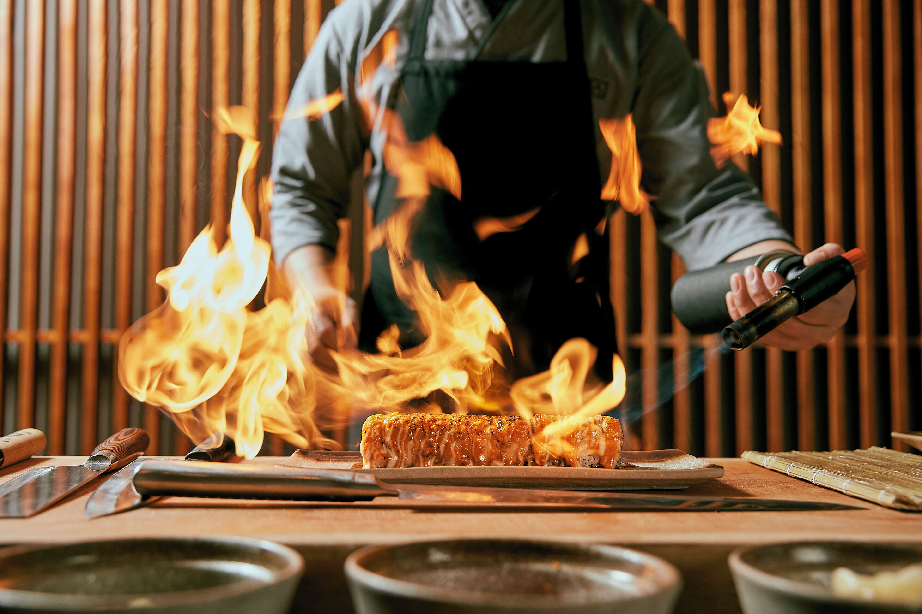 5 restaurants; breakfast, lunch, and dinner served