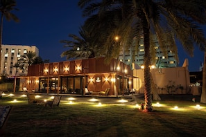 5 restaurants, breakfast, lunch, dinner served; Asian cuisine