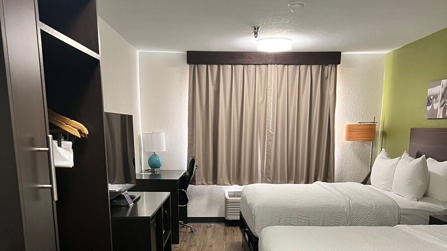 Sleep Inn & Suites Salina I-135