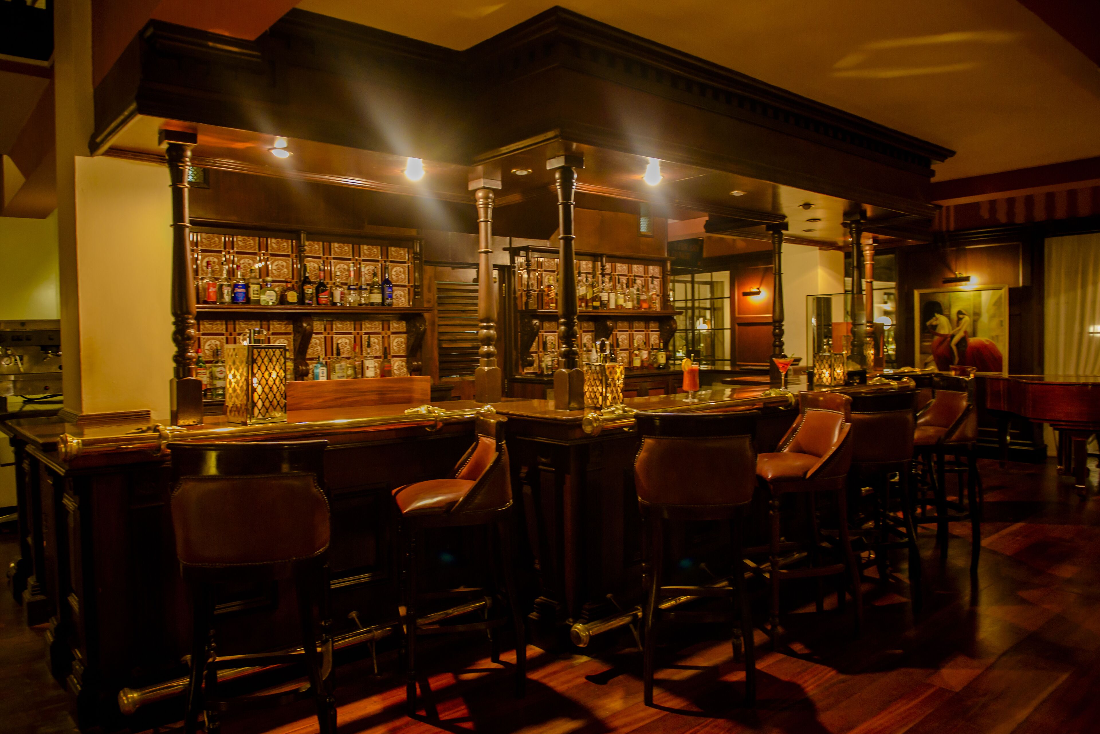 3 bars/lounges, poolside bar