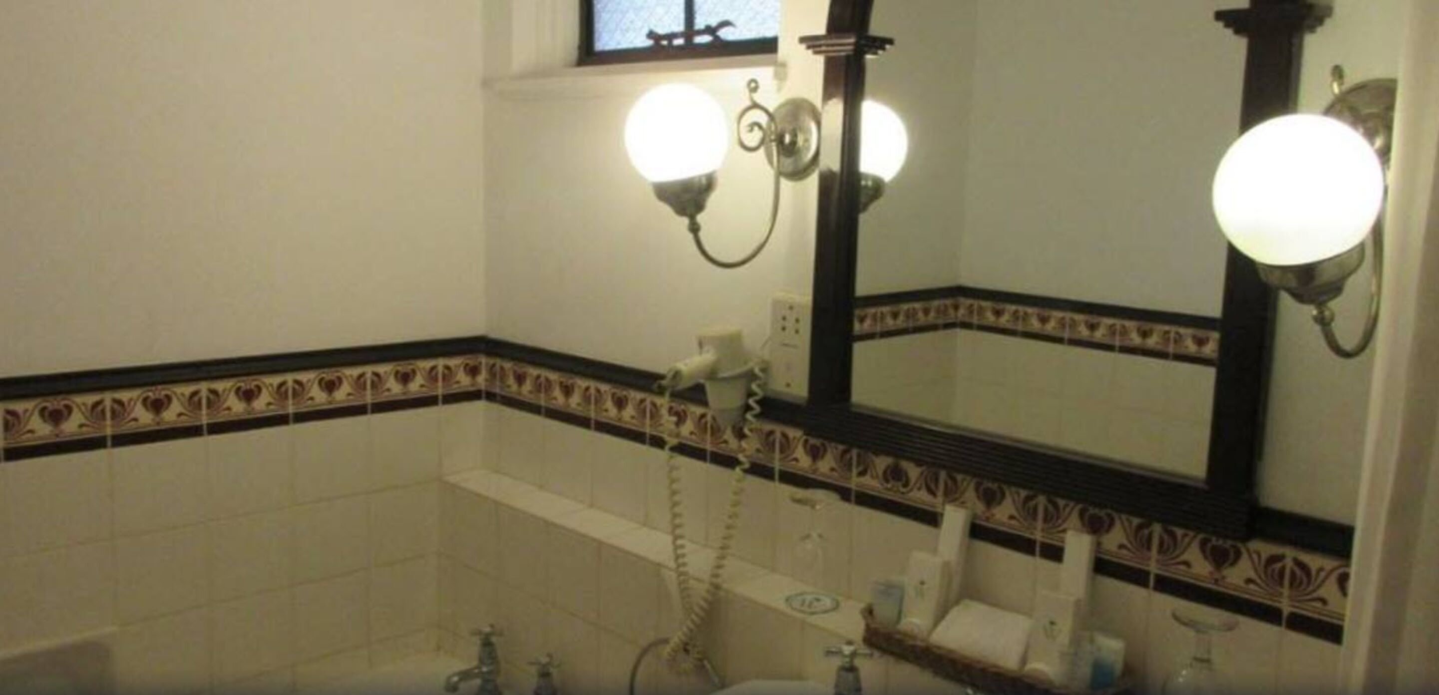 separate bathtub and shower, rainfall showerhead, free toiletries