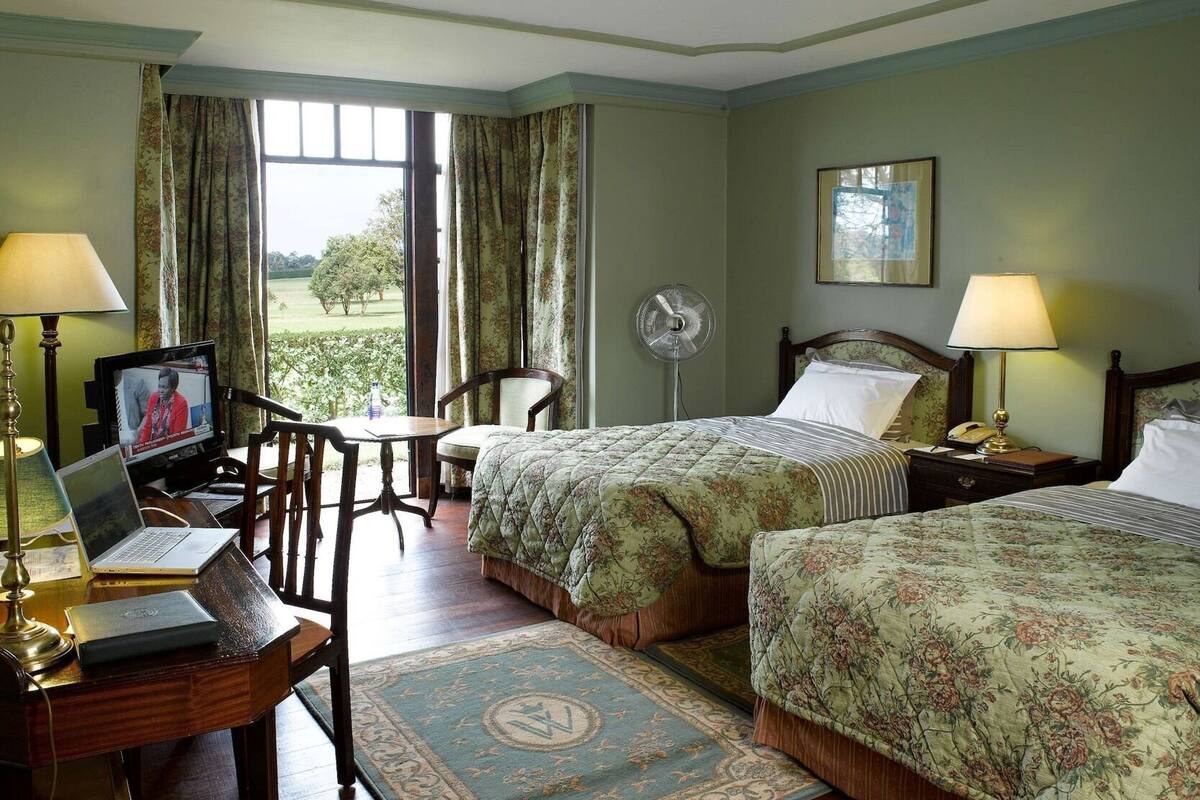 Egyptian cotton sheets, premium bedding, in-room safe, desk