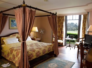 Egyptian cotton sheets, premium bedding, in-room safe