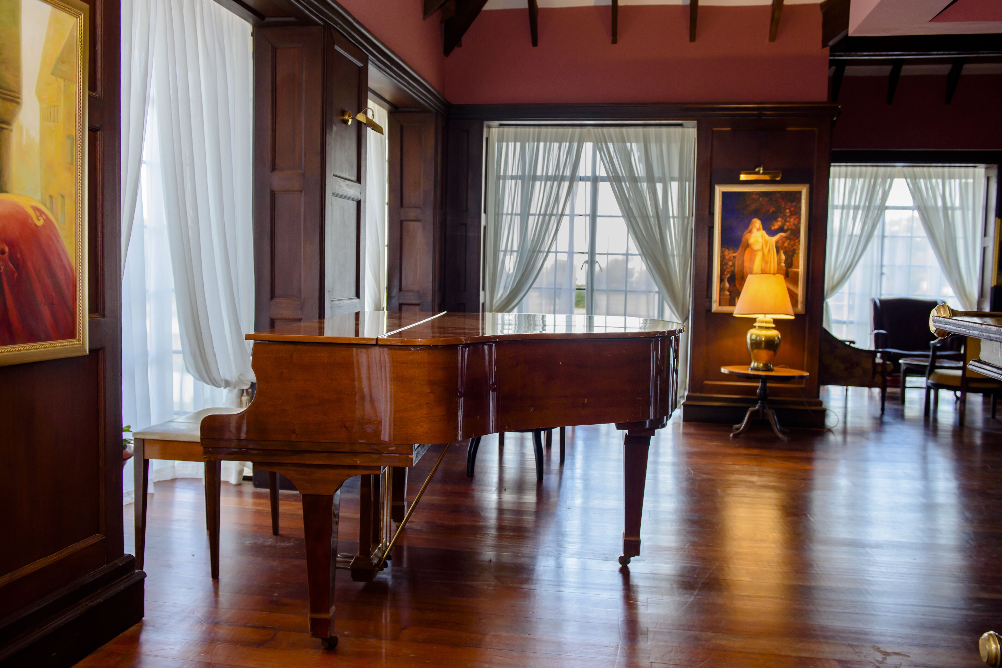 3 bars/lounges, poolside bar