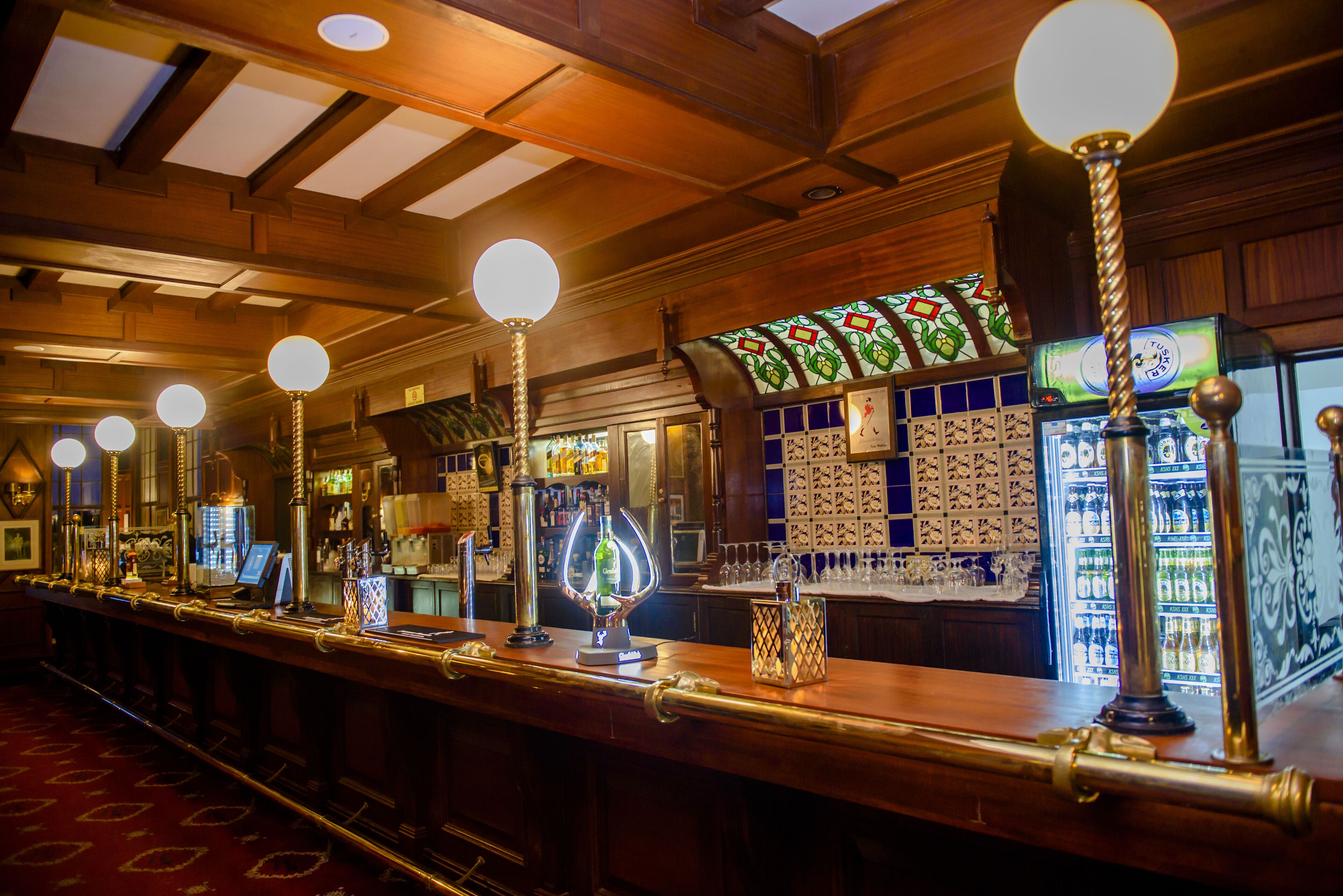 3 bars/lounges, poolside bar