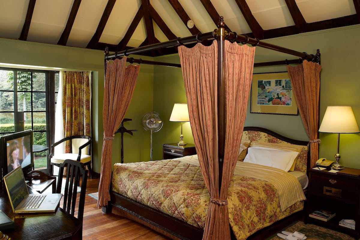 Egyptian cotton sheets, premium bedding, in-room safe