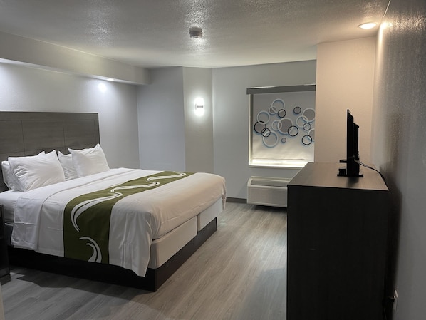 Kamar, 1 Tempat Tidur King, Bebas Asap Rokok | Meja kerja, tirai kedap cahaya, setrika/meja setrika, dan Wi-Fi gratis